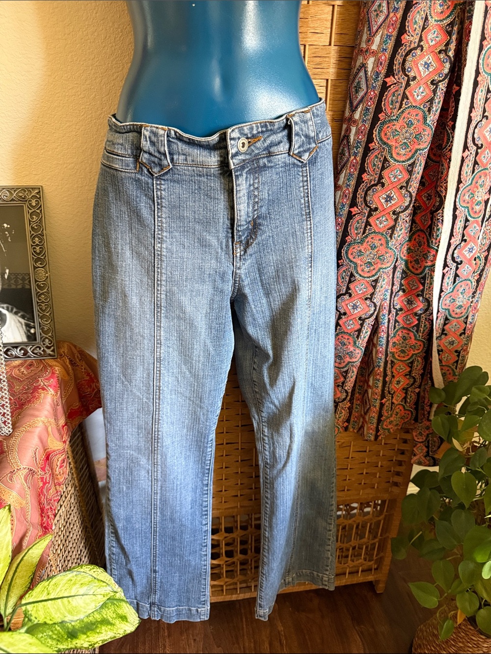 Apostrophe Light Wash Jeans